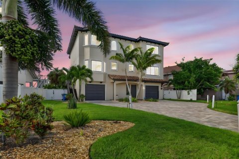 Casa en venta en Treasure Island, Florida, 4 dormitorios, 416.85 m2 № 2127144 - foto 3