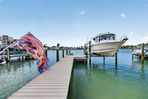 Casa en venta en Treasure Island, Florida, 4 dormitorios, 416.85 m2 № 2127144 - foto 14