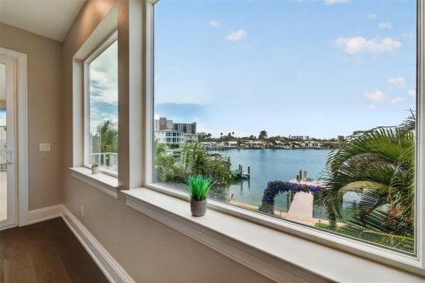 Casa en venta en Treasure Island, Florida, 4 dormitorios, 416.85 m2 № 2127144 - foto 24