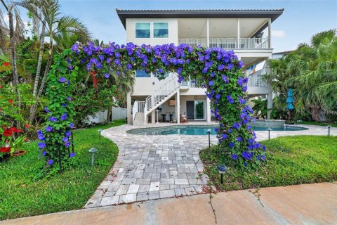 Casa en venta en Treasure Island, Florida, 4 dormitorios, 416.85 m2 № 2127144 - foto 15