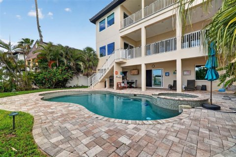 Casa en venta en Treasure Island, Florida, 4 dormitorios, 416.85 m2 № 2127144 - foto 16