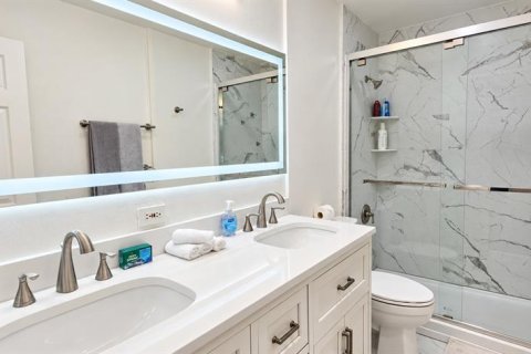 Immobilier commercial à vendre à Saint Petersburg, Floride: 4 chambres, 194.26 m2 № 2415349 - photo 6