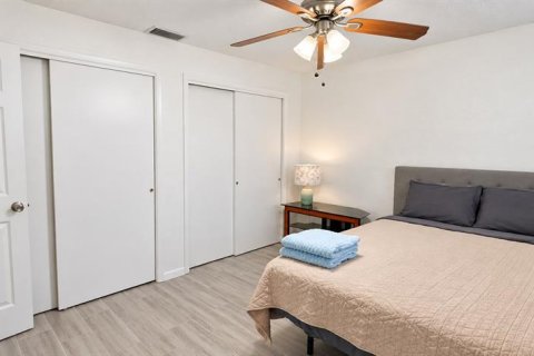 Immobilier commercial à vendre à Saint Petersburg, Floride: 4 chambres, 194.26 m2 № 2415349 - photo 9