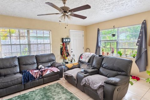Immobilier commercial à vendre à Saint Petersburg, Floride: 4 chambres, 194.26 m2 № 2415349 - photo 13
