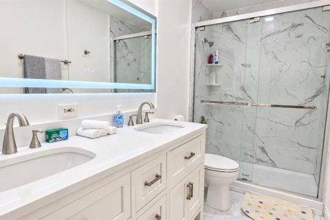 Immobilier commercial à vendre à Saint Petersburg, Floride: 4 chambres, 194.26 m2 № 2415349 - photo 7