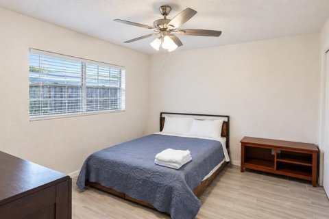 Immobilier commercial à vendre à Saint Petersburg, Floride: 4 chambres, 194.26 m2 № 2415349 - photo 10