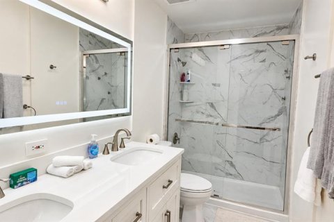Immobilier commercial à vendre à Saint Petersburg, Floride: 4 chambres, 194.26 m2 № 2415349 - photo 5