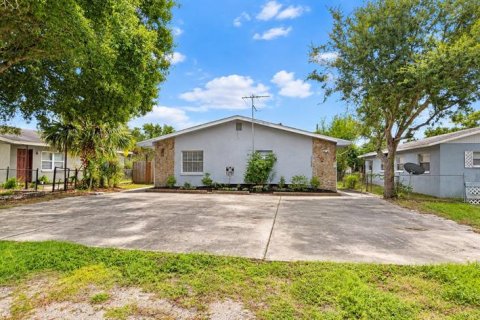 Immobilier commercial à Saint Petersburg, Floride 4 chambres, 194.26 m2 № 2415349