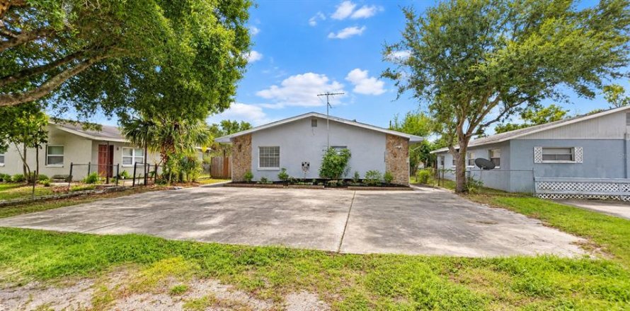 Immobilier commercial à Saint Petersburg, Floride 4 chambres, 194.26 m2 № 2415349