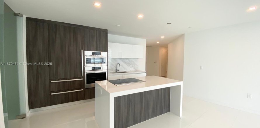 Condominio en Miami, Florida, 2 dormitorios № 1922302