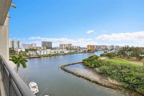 Copropriété à vendre à Pompano Beach, Floride: 2 chambres, 171.31 m2 № 2190079 - photo 2