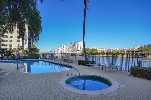 Copropriété à vendre à Pompano Beach, Floride: 2 chambres, 171.31 m2 № 2190079 - photo 24