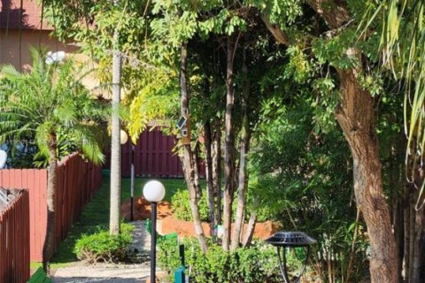 Condo in Miami, Florida, 2 bedrooms № 2023535 - photo 30