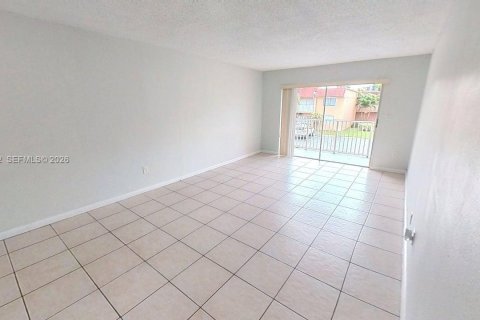 Copropriété à louer à Miami, Floride: 2 chambres, 86.4 m2 № 2023535 - photo 8