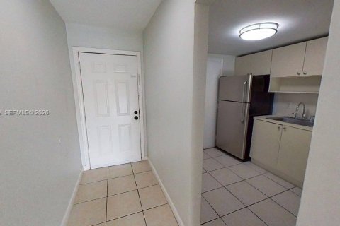 Copropriété à louer à Miami, Floride: 2 chambres, 86.4 m2 № 2023535 - photo 6