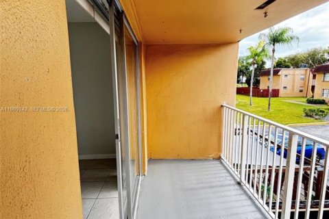 Copropriété à louer à Miami, Floride: 2 chambres, 86.4 m2 № 2023535 - photo 10