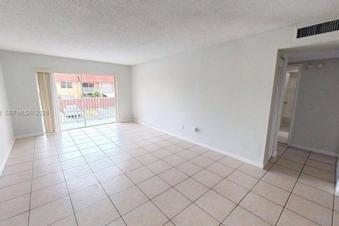 Copropriété à louer à Miami, Floride: 2 chambres, 86.4 m2 № 2023535 - photo 12