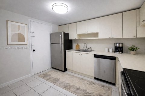 Copropriété à louer à Miami, Floride: 2 chambres, 86.4 m2 № 2023535 - photo 5