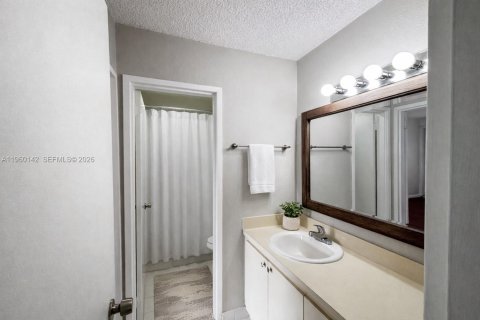 Copropriété à louer à Miami, Floride: 2 chambres, 86.4 m2 № 2023535 - photo 15