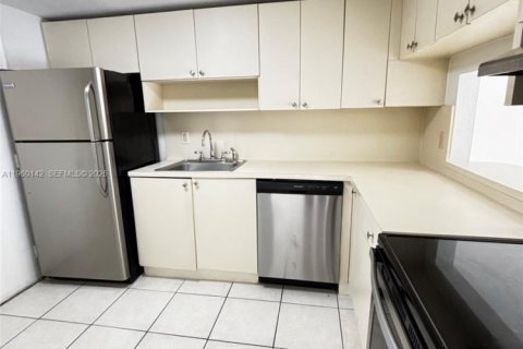 Copropriété à louer à Miami, Floride: 2 chambres, 86.4 m2 № 2023535 - photo 3