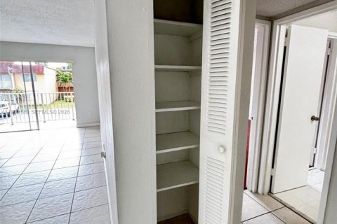 Copropriété à louer à Miami, Floride: 2 chambres, 86.4 m2 № 2023535 - photo 13