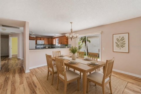 Casa en venta en The Villages, Florida, 3 dormitorios, 137.77 m2 № 2228489 - foto 7