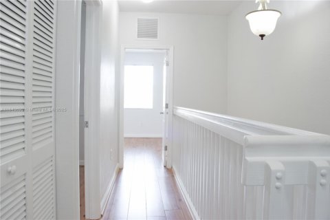Townhouse in Homestead, Florida 3 bedrooms, 123.1 sq.m. № 1849008 - photo 12