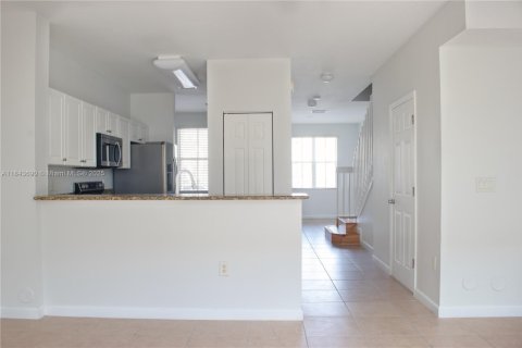 Townhouse in Homestead, Florida 3 bedrooms, 123.1 sq.m. № 1849008 - photo 7