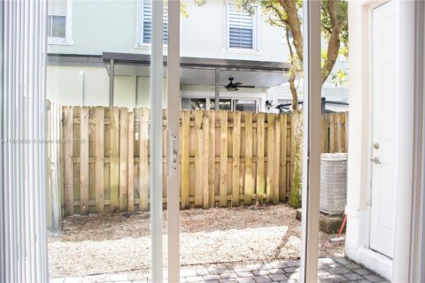 Townhouse in Homestead, Florida 3 bedrooms, 123.1 sq.m. № 1849008 - photo 24