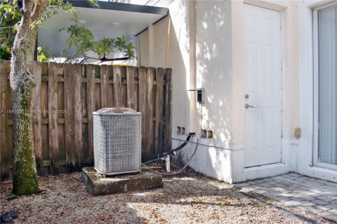 Townhouse in Homestead, Florida 3 bedrooms, 123.1 sq.m. № 1849008 - photo 25