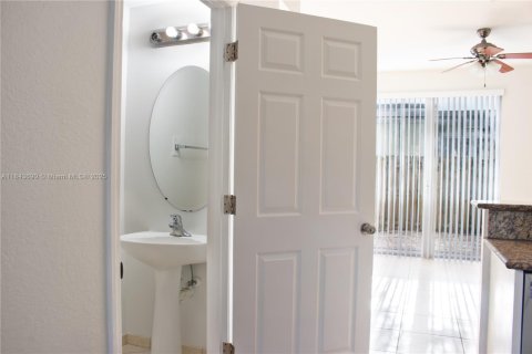 Townhouse in Homestead, Florida 3 bedrooms, 123.1 sq.m. № 1849008 - photo 5