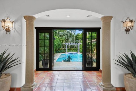 Villa ou maison à vendre à Pinecrest, Floride: 6 chambres, 664.53 m2 № 2412017 - photo 9