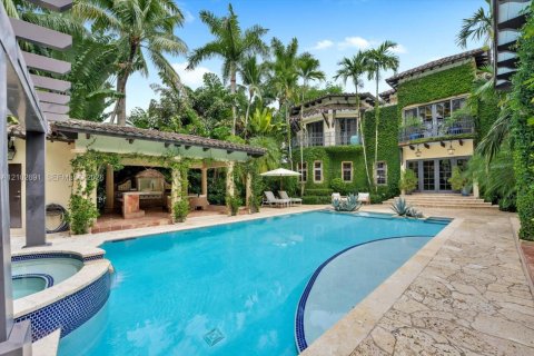 Villa ou maison à Pinecrest, Floride 6 chambres, 664.53 m2 № 2412017