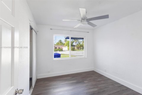 Commercial property in North Lauderdale, Florida № 2009766 - photo 17