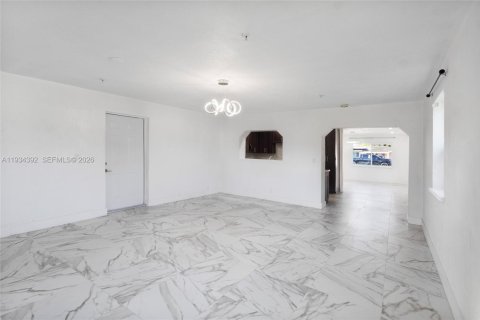 Commercial property in North Lauderdale, Florida № 2009766 - photo 4