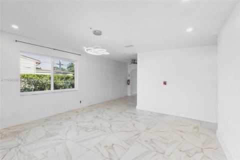 Commercial property in North Lauderdale, Florida № 2009766 - photo 2