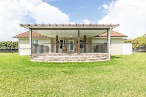 Villa ou maison à louer à Homestead, Floride: 7 chambres, 265.24 m2 № 1896872 - photo 1