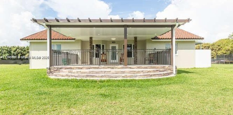 Villa ou maison à Homestead, Floride 7 chambres, 265.24 m2 № 1896872