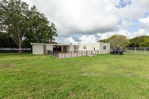 Villa ou maison à louer à Homestead, Floride: 7 chambres, 265.24 m2 № 1896872 - photo 27