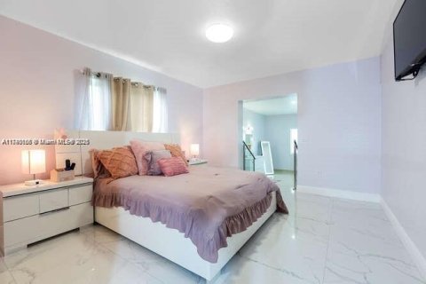 Villa ou maison à louer à Homestead, Floride: 7 chambres, 265.24 m2 № 1896872 - photo 12