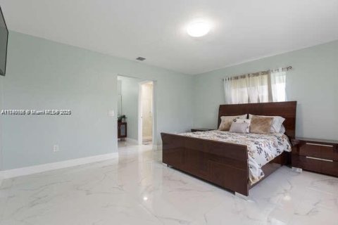 Villa ou maison à louer à Homestead, Floride: 7 chambres, 265.24 m2 № 1896872 - photo 16