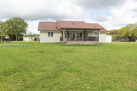 Villa ou maison à louer à Homestead, Floride: 7 chambres, 265.24 m2 № 1896872 - photo 4