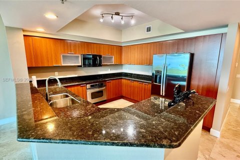 Appartement à louer à North Miami, Floride: 2 chambres, 170.38 m2 № 2384997 - photo 3