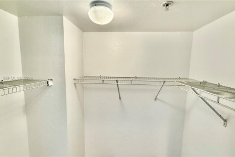 Appartement à louer à North Miami, Floride: 2 chambres, 170.38 m2 № 2384997 - photo 16