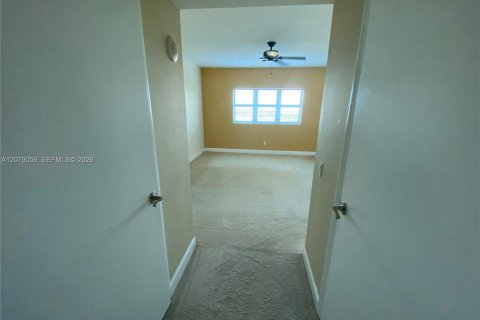 Appartement à louer à North Miami, Floride: 2 chambres, 170.38 m2 № 2384997 - photo 14