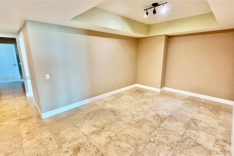 Appartement à louer à North Miami, Floride: 2 chambres, 170.38 m2 № 2384997 - photo 8