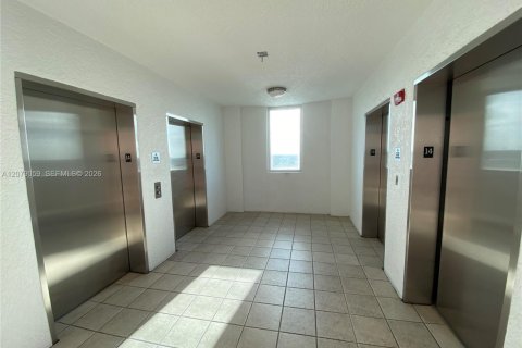 Appartement à louer à North Miami, Floride: 2 chambres, 170.38 m2 № 2384997 - photo 28