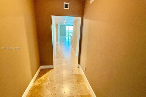 Appartement à louer à North Miami, Floride: 2 chambres, 170.38 m2 № 2384997 - photo 25