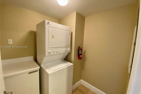 Appartement à louer à North Miami, Floride: 2 chambres, 170.38 m2 № 2384997 - photo 26