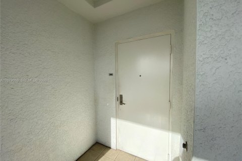 Appartement à louer à North Miami, Floride: 2 chambres, 170.38 m2 № 2384997 - photo 27